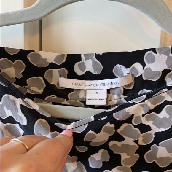 DVF Black Gray White Silk LEOPARD shirt - Picture 2 of 4